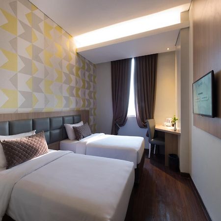 Hotel 88 Itc Fatmawati Jakarta By Wh Екстер'єр фото