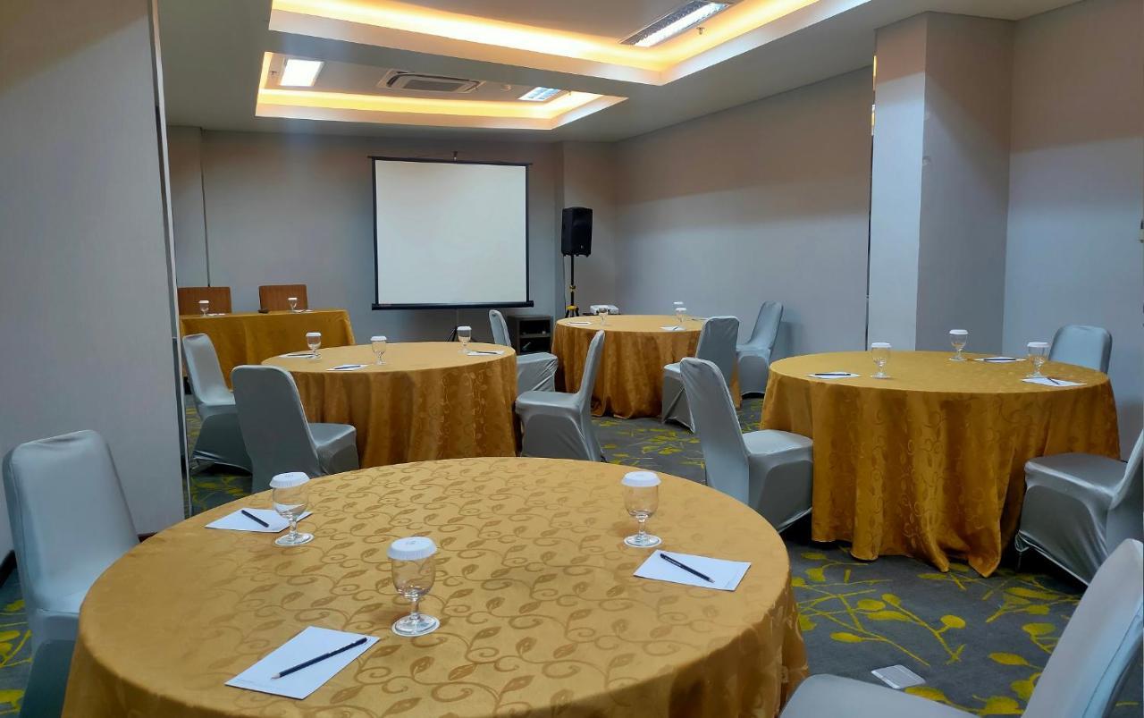 Hotel 88 Itc Fatmawati Jakarta By Wh Екстер'єр фото