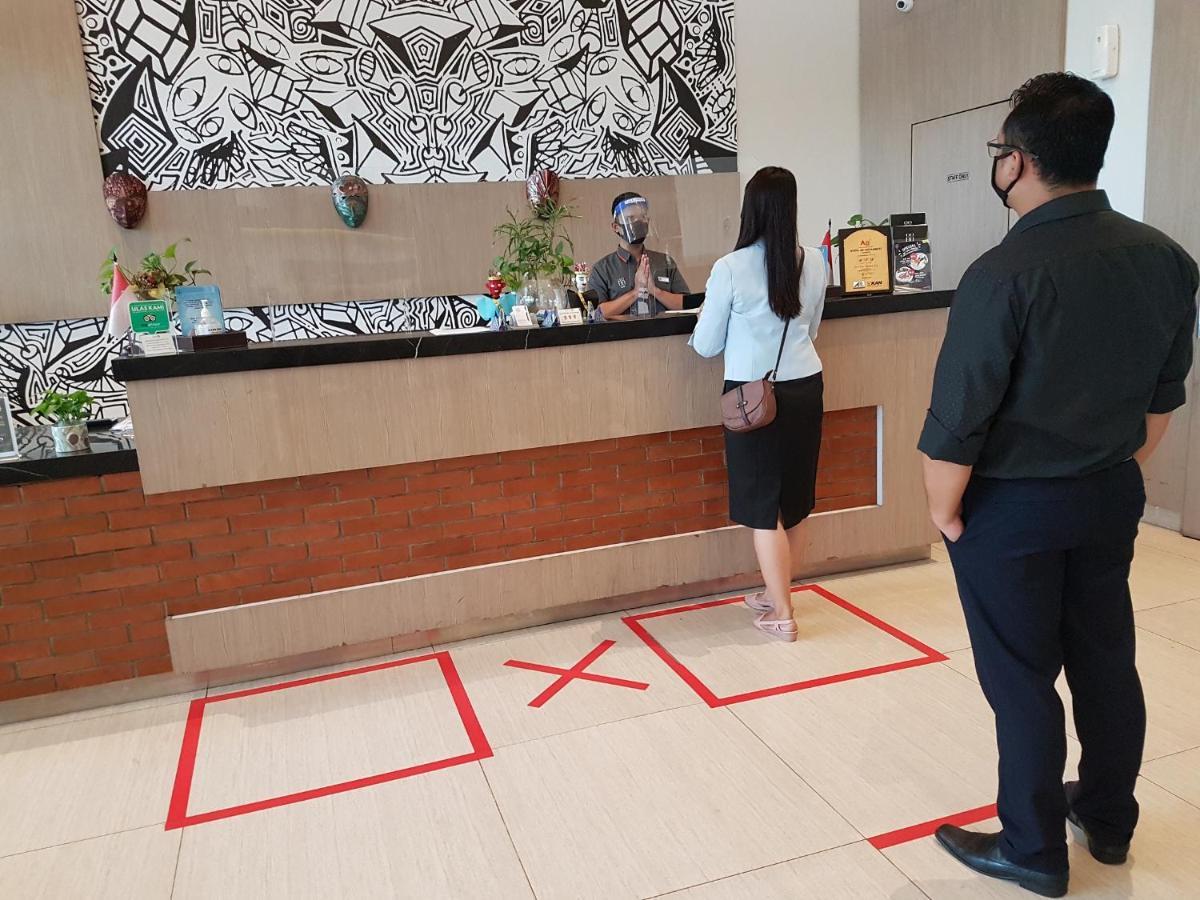 Hotel 88 Itc Fatmawati Jakarta By Wh Екстер'єр фото