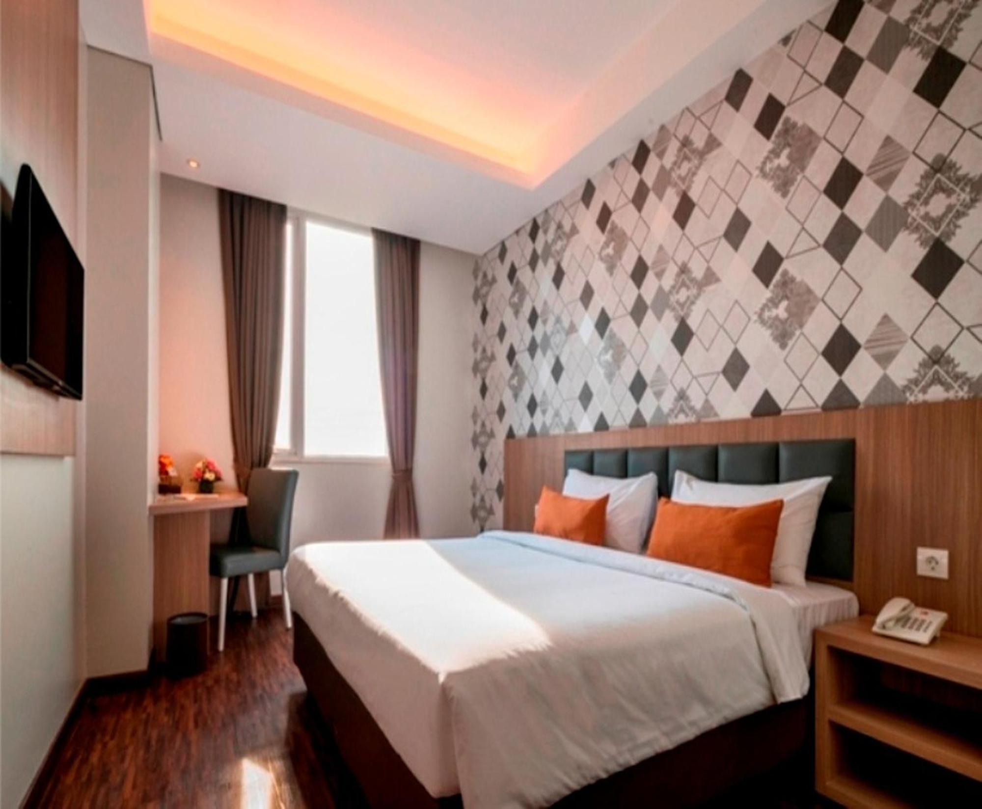 Hotel 88 Itc Fatmawati Jakarta By Wh Екстер'єр фото