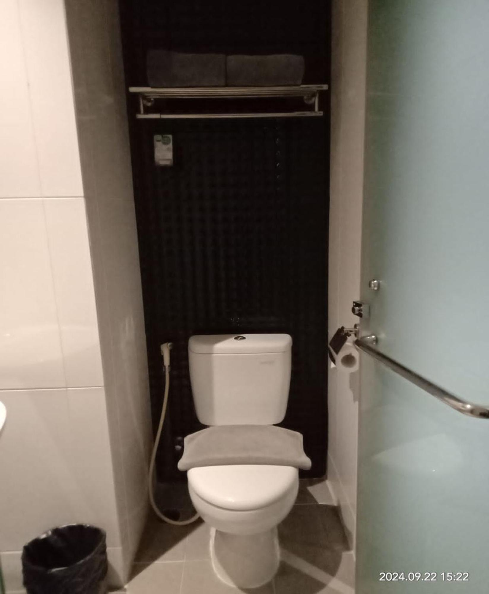Hotel 88 Itc Fatmawati Jakarta By Wh Екстер'єр фото