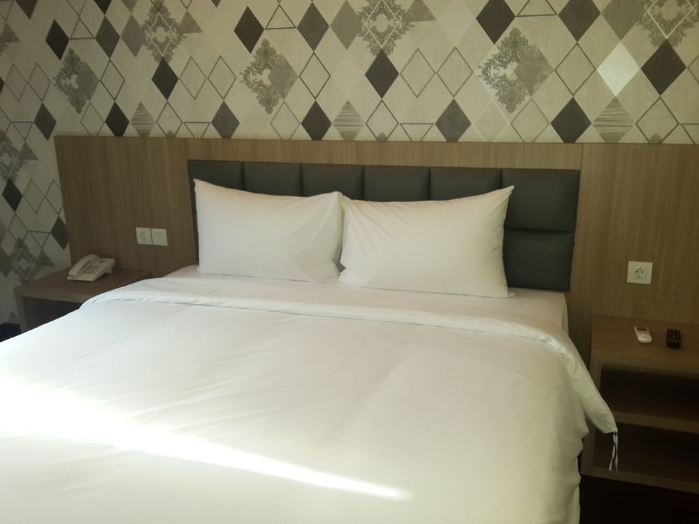Hotel 88 Itc Fatmawati Jakarta By Wh Екстер'єр фото