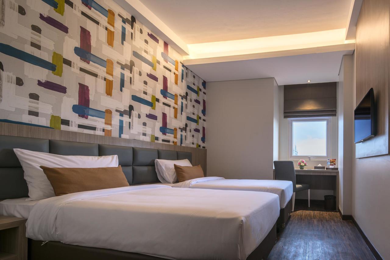 Hotel 88 Itc Fatmawati Jakarta By Wh Екстер'єр фото