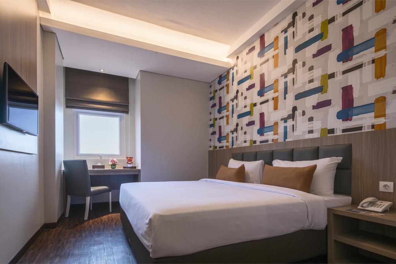 Hotel 88 Itc Fatmawati Jakarta By Wh Екстер'єр фото
