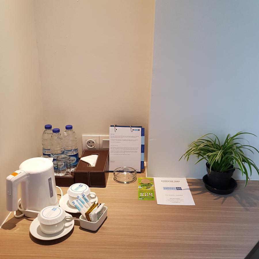 Hotel 88 Itc Fatmawati Jakarta By Wh Екстер'єр фото