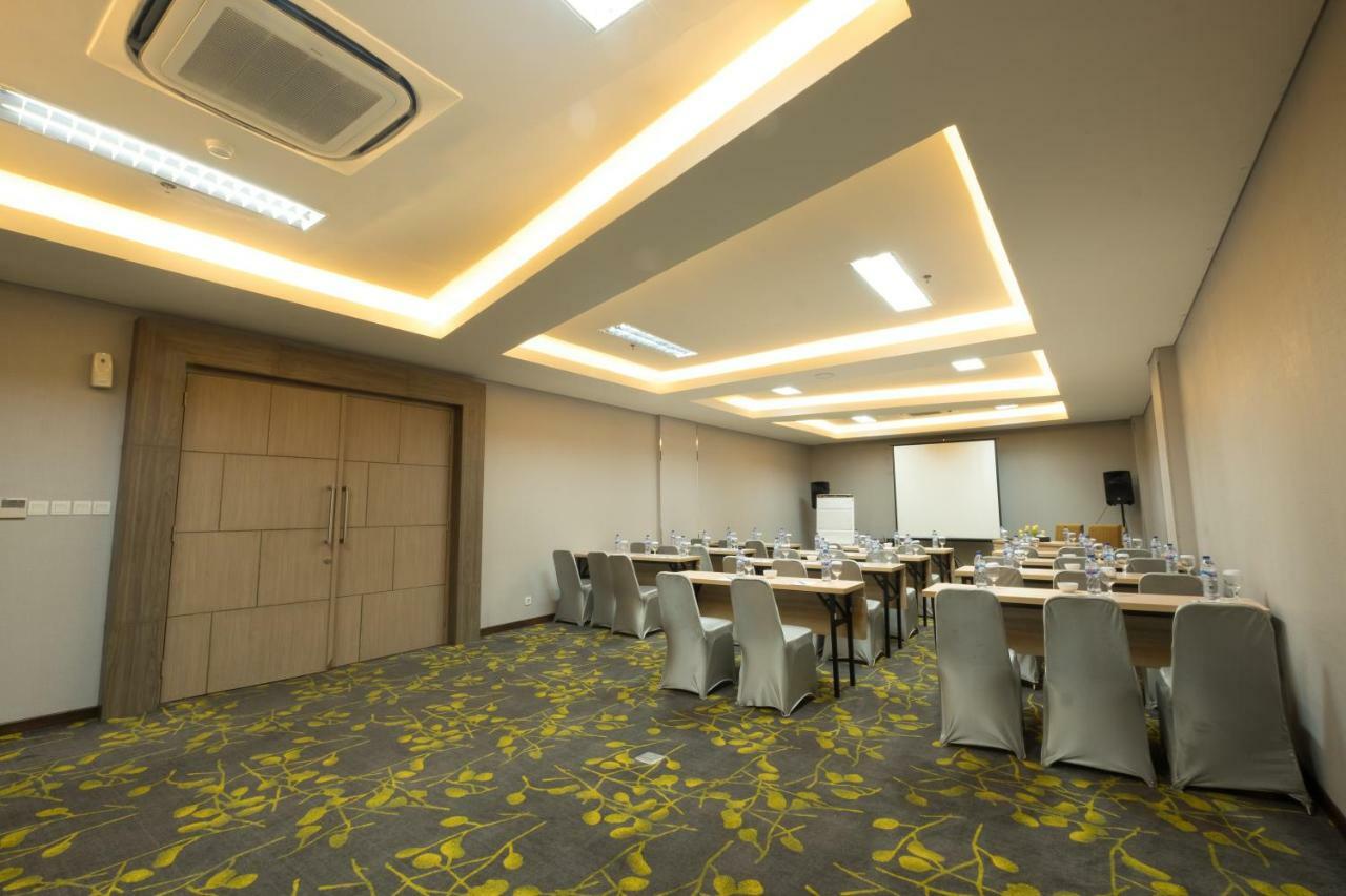 Hotel 88 Itc Fatmawati Jakarta By Wh Екстер'єр фото