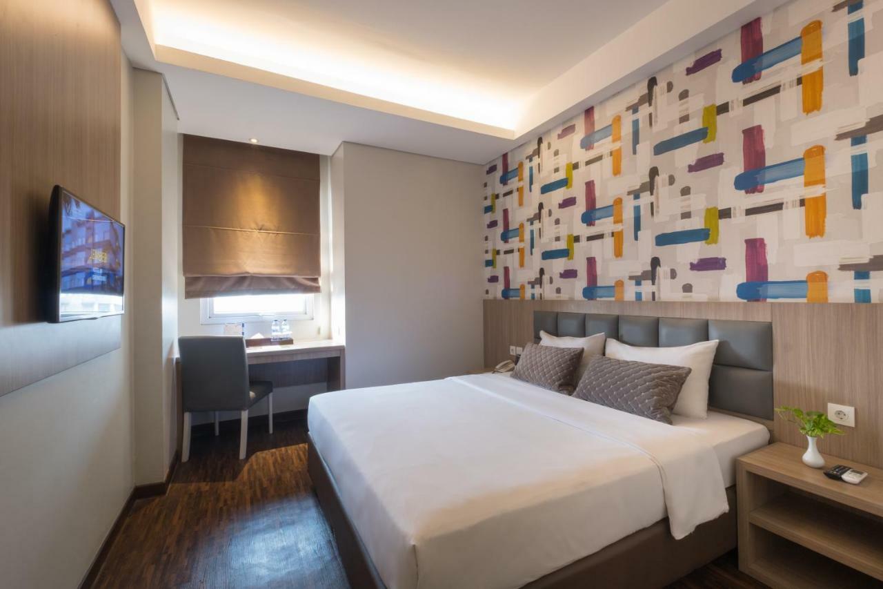 Hotel 88 Itc Fatmawati Jakarta By Wh Екстер'єр фото