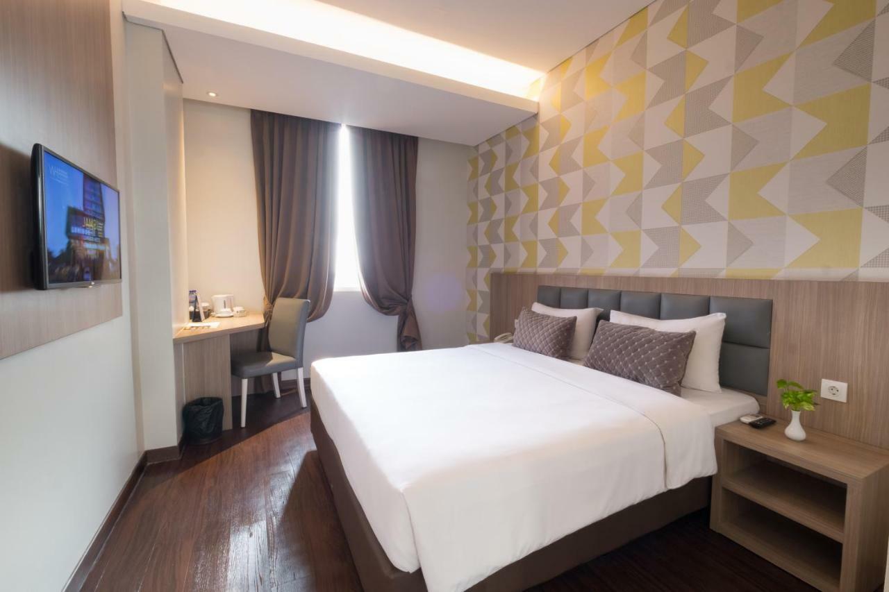 Hotel 88 Itc Fatmawati Jakarta By Wh Екстер'єр фото