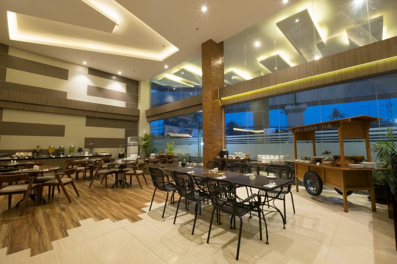 Hotel 88 Itc Fatmawati Jakarta By Wh Екстер'єр фото