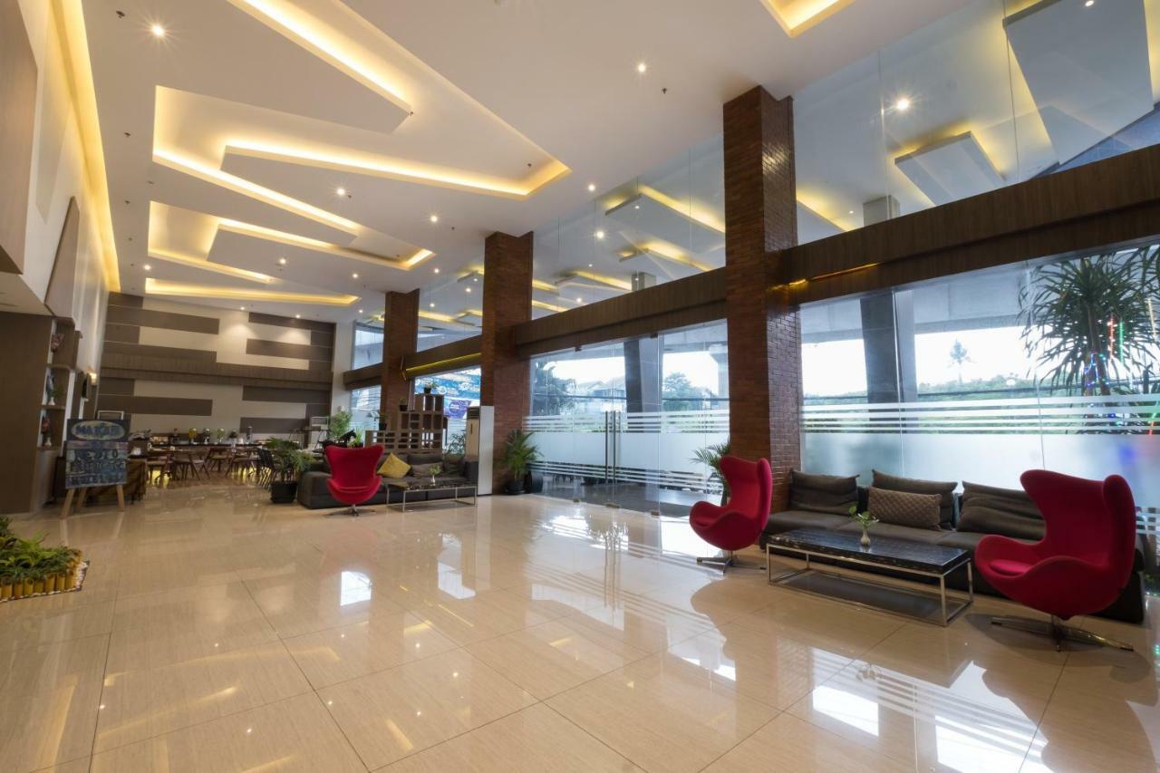 Hotel 88 Itc Fatmawati Jakarta By Wh Екстер'єр фото