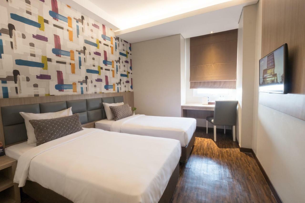 Hotel 88 Itc Fatmawati Jakarta By Wh Екстер'єр фото