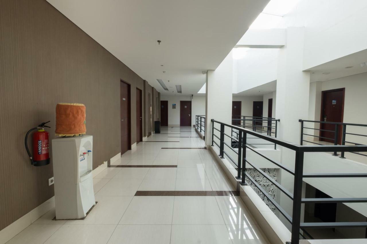 Hotel 88 Itc Fatmawati Jakarta By Wh Екстер'єр фото
