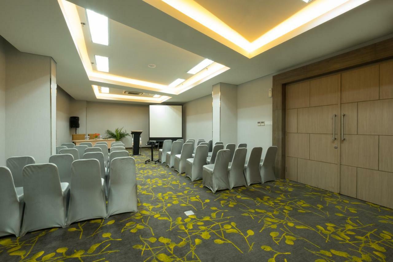 Hotel 88 Itc Fatmawati Jakarta By Wh Екстер'єр фото