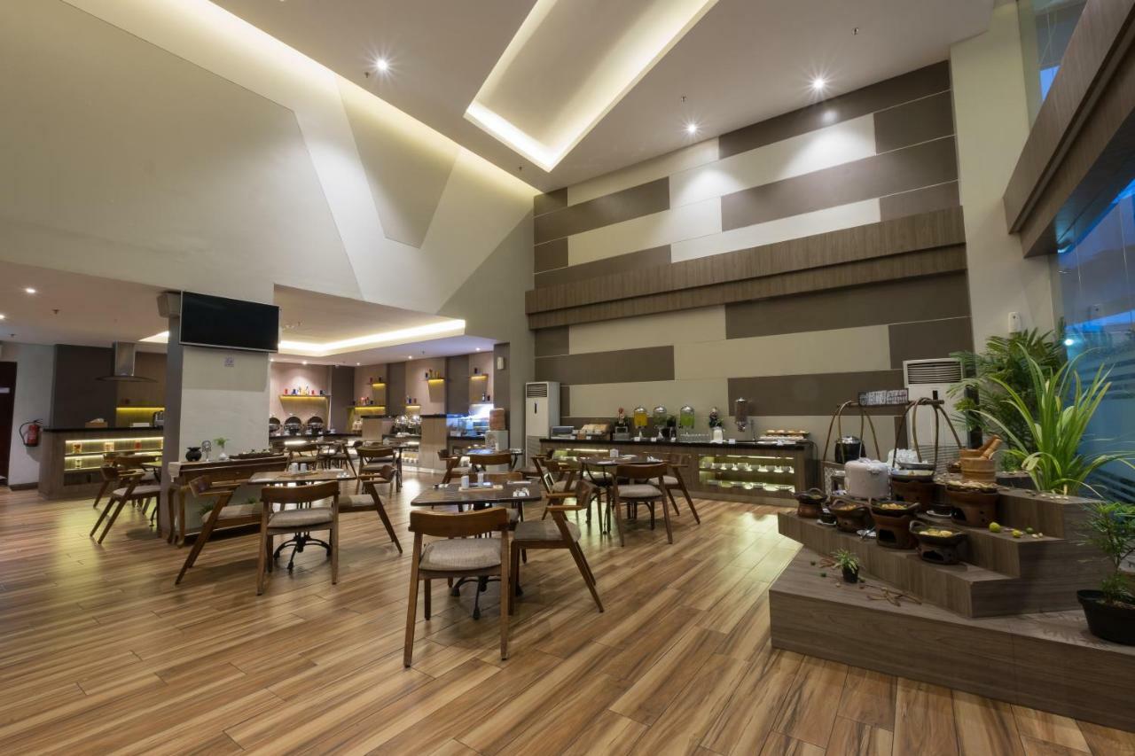 Hotel 88 Itc Fatmawati Jakarta By Wh Екстер'єр фото